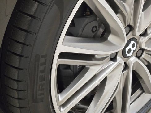 Used 2023 Bentley Flying Spur Plug-In Hybrid AWD/4WD image 14