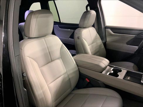 Used 2026 GMC Acadia Elevation w/ Elevation Premium Package FWD image 7