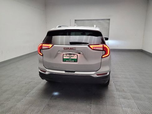 Used 2022 GMC Terrain SLT w/ Infotainment Package II FWD image 7