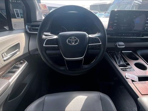 Used 2021 Toyota Sienna XLE FWD image 8