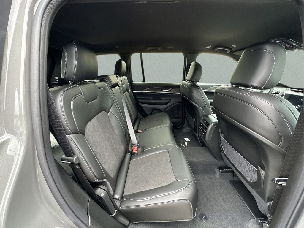 New 2027 Jeep Grand Cherokee Altitude RWD image 33