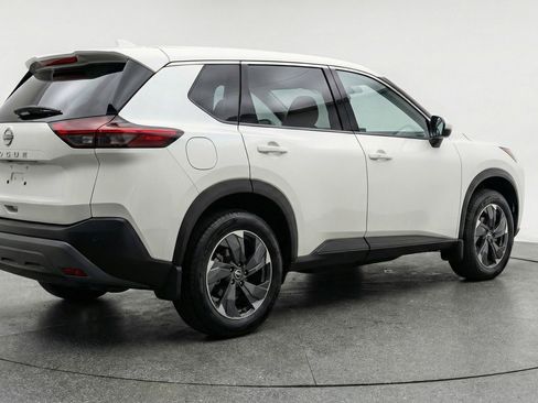 Used 2025 Nissan Rogue SV image 9