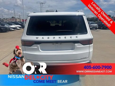 Used 2024 Jeep Wagoneer L Series II w/ Flexible Seating Group AWD/4WD image 4