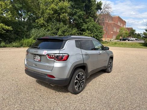 Used 2022 Jeep Compass Limited w/ Sun and Sound Group AWD/4WD image 26
