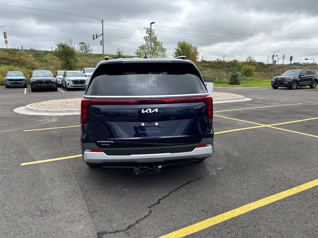 Used 2026 Kia Carnival EX FWD image 5