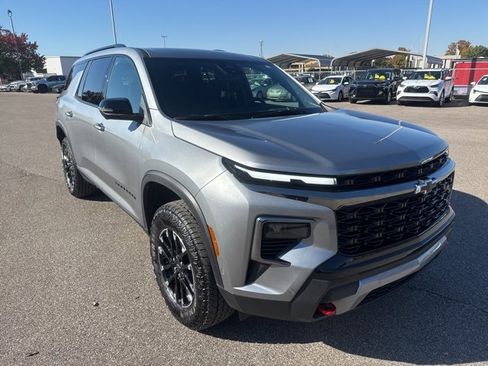 Used 2024 Chevrolet Traverse Z71 w/ Enhanced Driving Package image 7