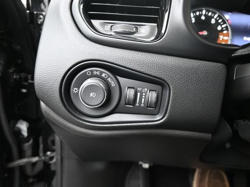 Used 2023 Jeep Renegade Altitude w/ Sun/Sound Group AWD/4WD image 14