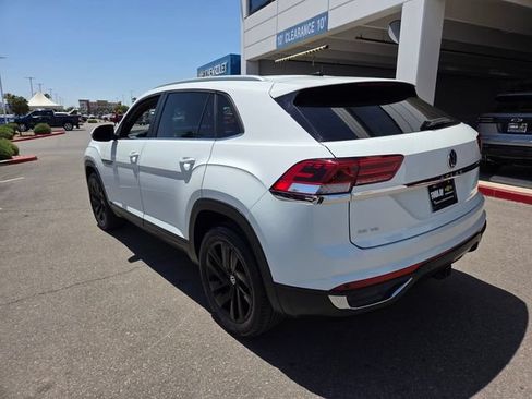 Used 2022 Volkswagen Atlas Cross Sport SE FWD image 4
