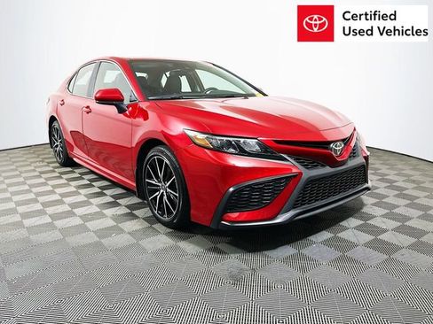 Used 2021 Toyota Camry SE image 1