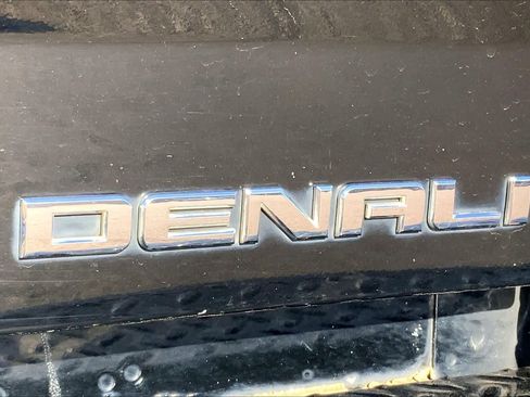 Used 2018 GMC Sierra 2500 Denali w/ Duramax Plus Package image 9