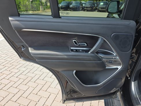Certified 2025 Land Rover Range Rover SE AWD/4WD image 13