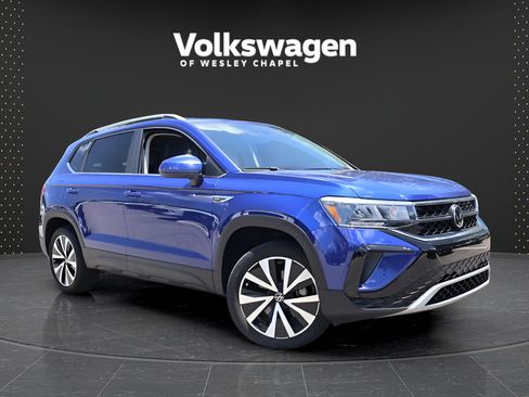 Certified 2023 Volkswagen Taos SE FWD image 1