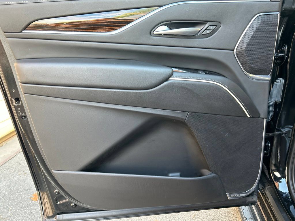 Used 2023 Cadillac Escalade ESV Premium Luxury RWD image 21
