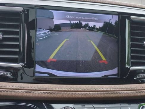 Used 2020 Chrysler Pacifica Limited w/ Tire & Wheel Group FWD image 25