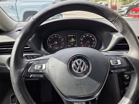 Used 2020 Volkswagen Passat 2.0T SE image 35