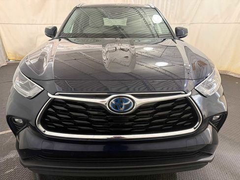 Used 2024 Toyota Highlander Limited image 3