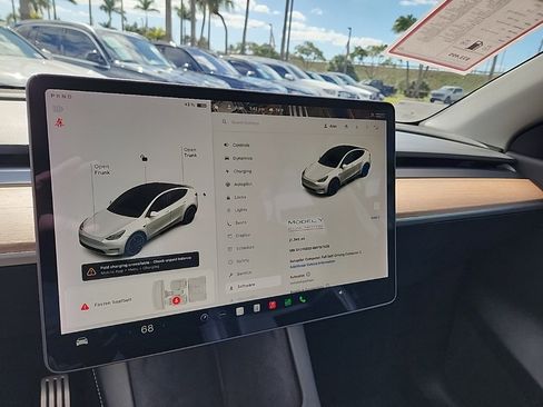 Used 2021 Tesla Model Y Performance image 31