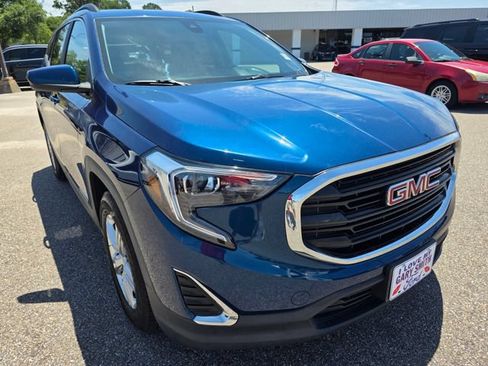 Used 2021 GMC Terrain SLE w/ Driver Convenience Package FWD image 2