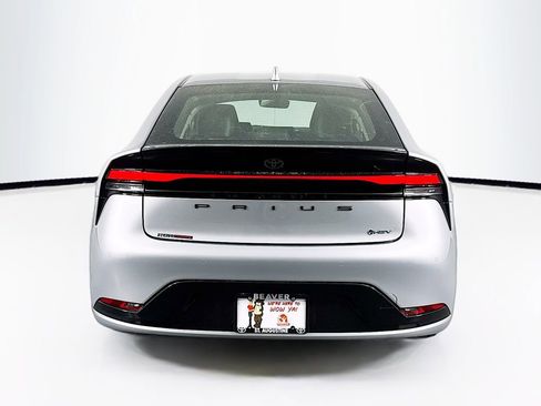 Used 2025 Toyota Prius XLE image 8