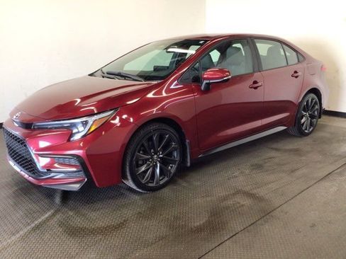 Used 2024 Toyota Corolla SE image 3