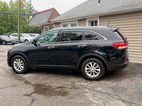 Used 2017 Kia Sorento FWD image 4