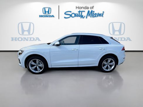 Used 2023 Audi Q8 Premium image 4