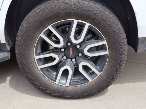 Used 2023 GMC Yukon AT4 w/ Technology Package AWD/4WD image 30