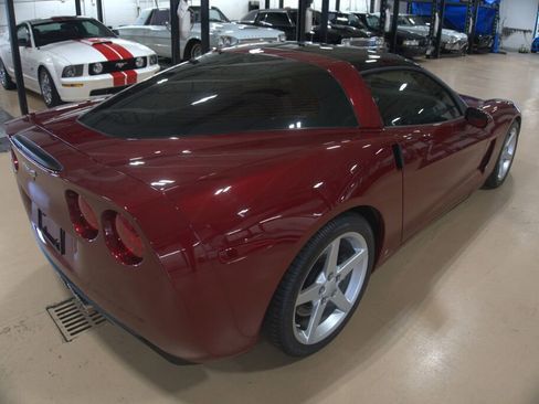 Used 2006 Chevrolet Corvette Coupe w/ Preferred Equipment Group RWD image 5