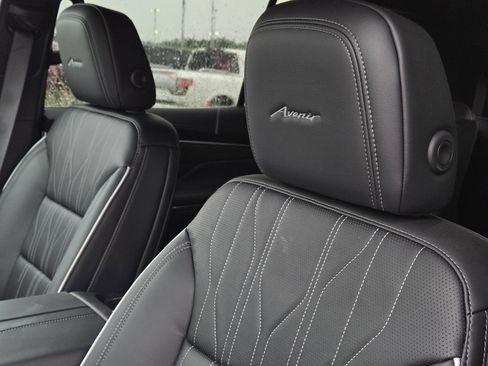 New 2026 Buick Enclave Avenir w/ Super Cruise Package FWD image 17