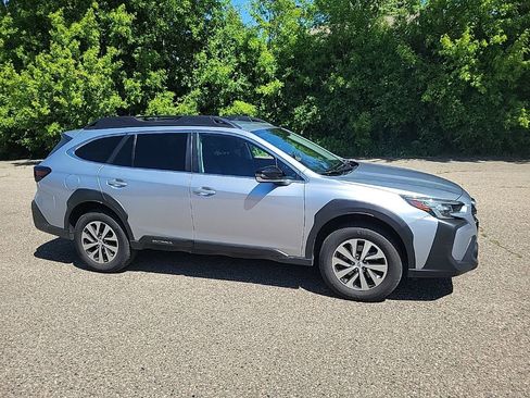Used 2023 Subaru Outback Premium AWD/4WD image 8