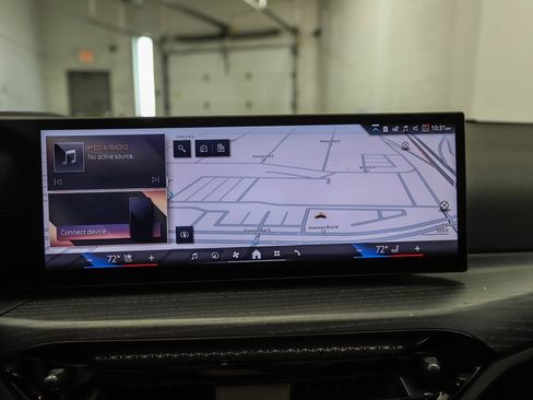 Used 2025 BMW 330i xDrive Sedan w/ Premium Package image 17