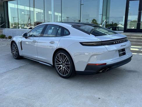 New 2025 Porsche Panamera 4 image 3