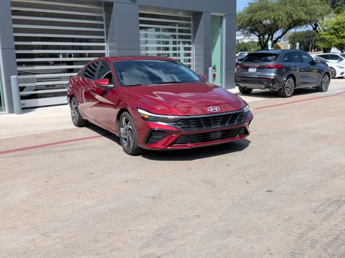 Used 2024 Hyundai Elantra SEL w/ Convenience Package FWD image 2