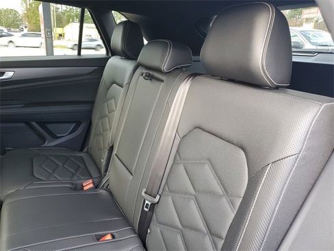 Certified 2025 Volkswagen Atlas Cross Sport SE image 9