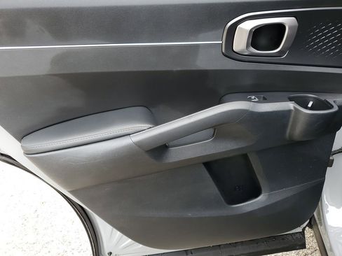 Used 2025 Kia Sorento S FWD image 16