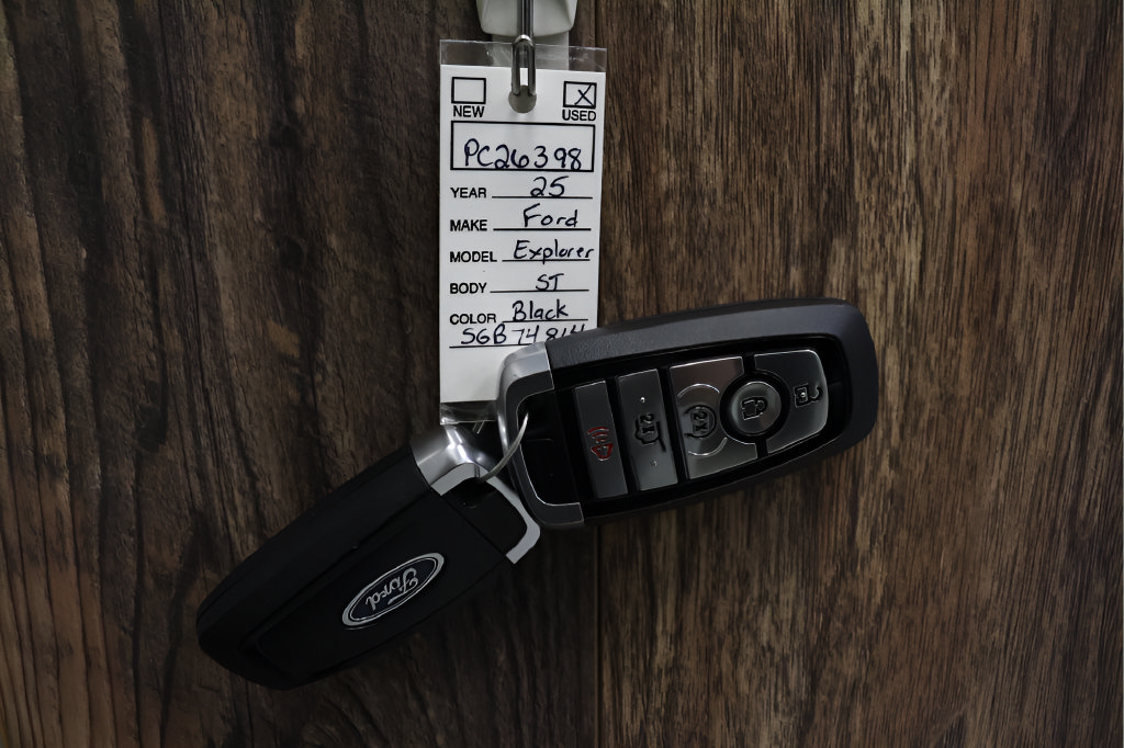 Used 2025 Ford Explorer ST AWD/4WD image 37