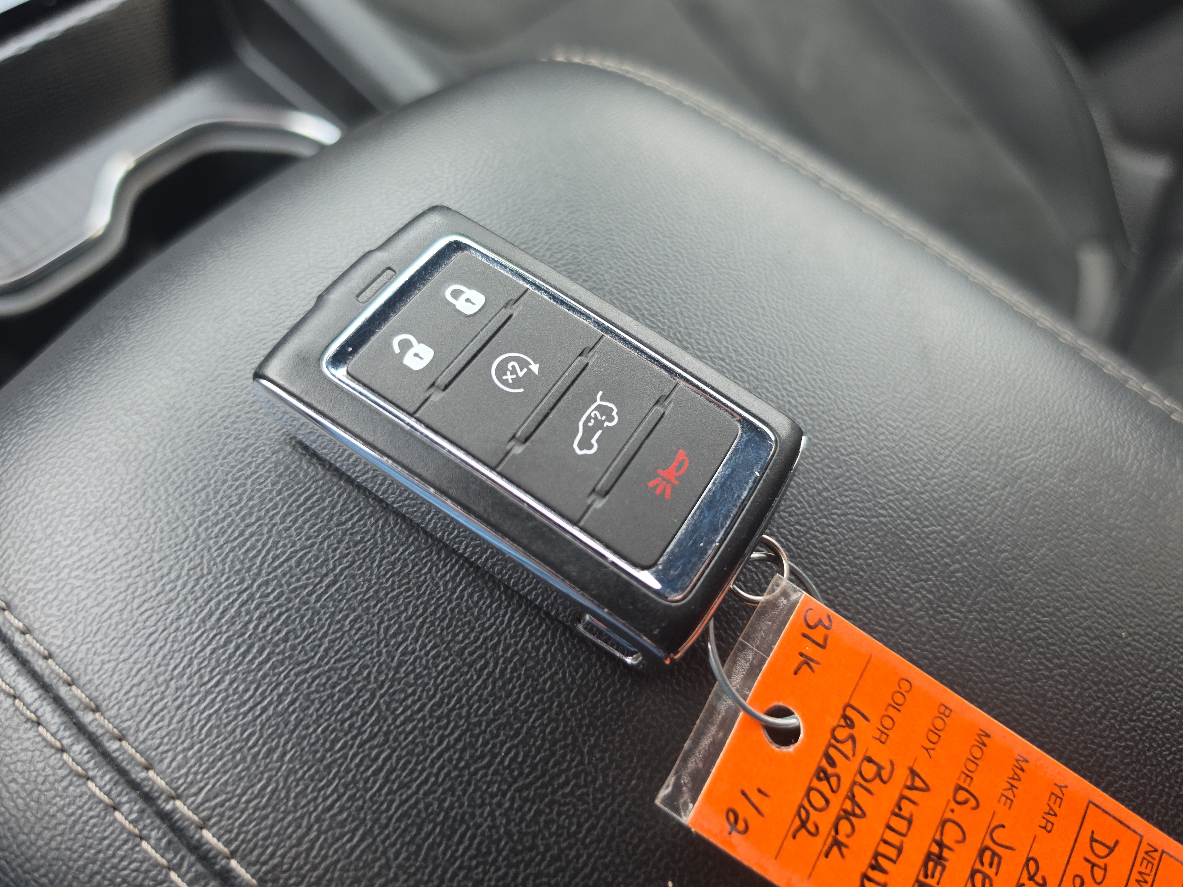 Used 2025 Jeep Grand Cherokee Altitude AWD/4WD image 33