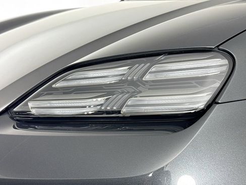 Used 2024 Porsche Macan 4 Electric AWD/4WD image 28