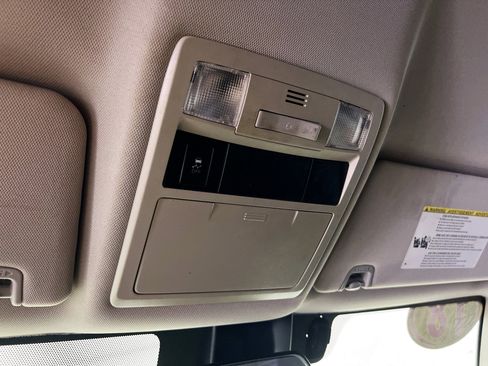Used 2018 Toyota Tacoma SR RWD image 22