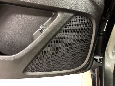 Used 2022 Chevrolet Traverse LT FWD image 24