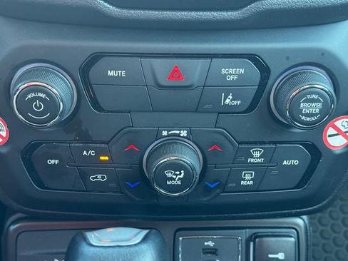 Certified 2023 Jeep Renegade Trailhawk AWD/4WD image 34
