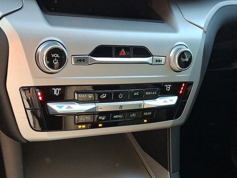 Used 2021 Ford Explorer XLT image 17