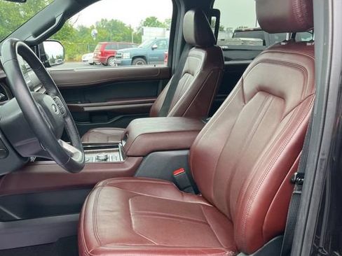 Used 2023 Ford Expedition Limited AWD/4WD image 5