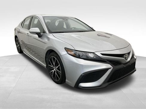 Used 2024 Toyota Camry SE FWD image 7