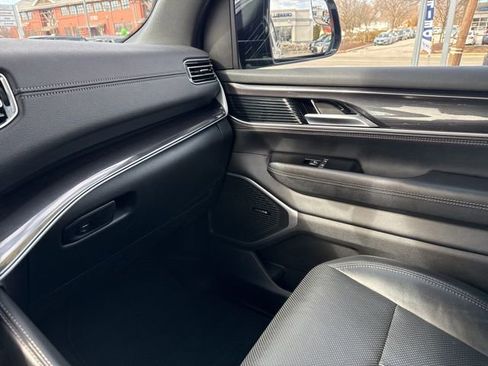 Used 2024 Jeep Wagoneer Base image 16