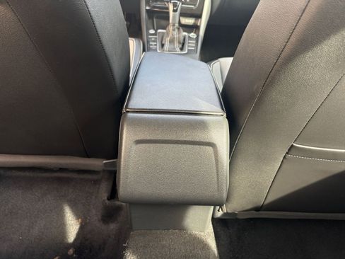 Used 2025 Volkswagen Jetta SE image 24