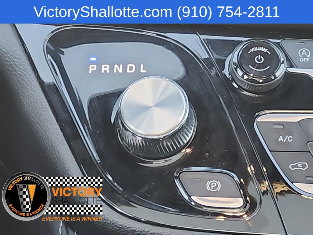 Used 2025 Chrysler Pacifica Limited FWD image 5