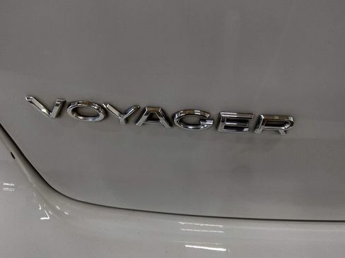 Used 2023 Chrysler Voyager LX FWD image 14