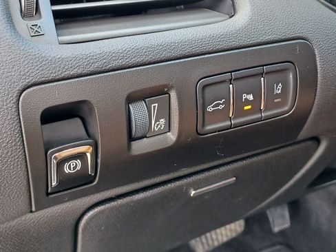 Used 2016 Chevrolet Impala LTZ w/ Enhanced Convenience Package FWD image 16
