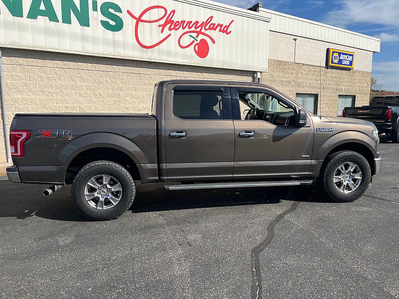 Used 2017 Ford F150 XLT w/ Equipment Group 302A Luxury AWD/4WD image 9